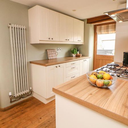 Kempshill Cottage Tideswell Bagian luar foto