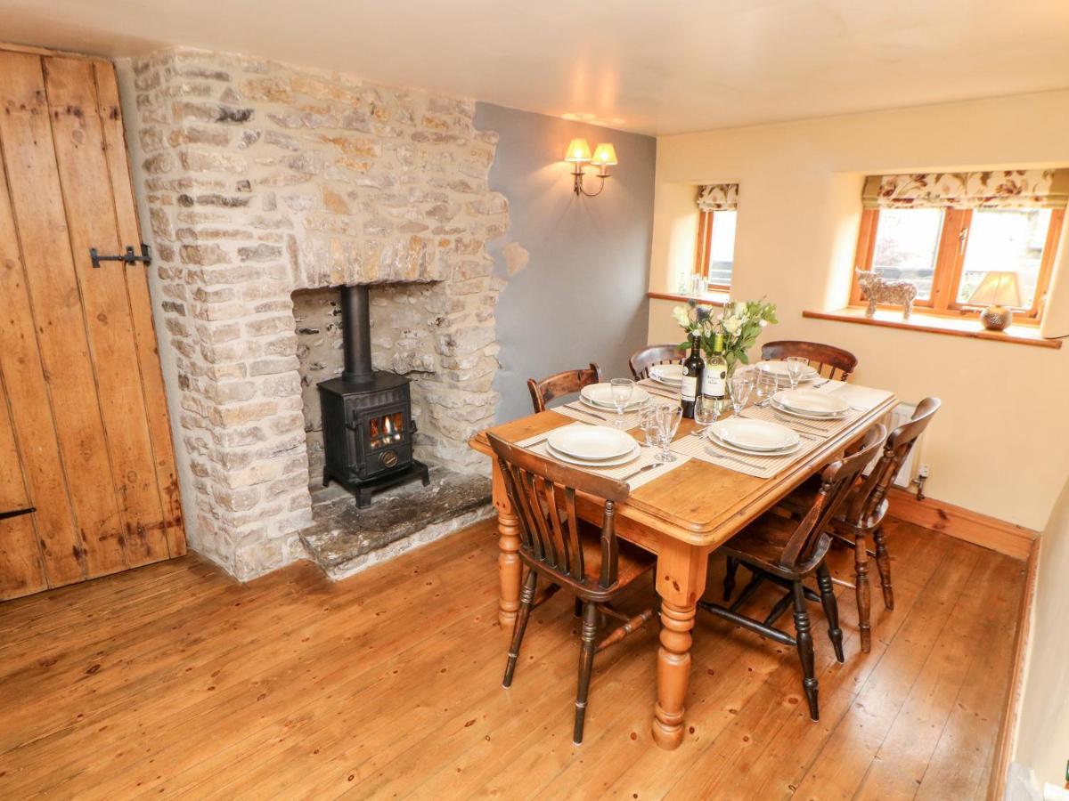 Kempshill Cottage Tideswell Bagian luar foto